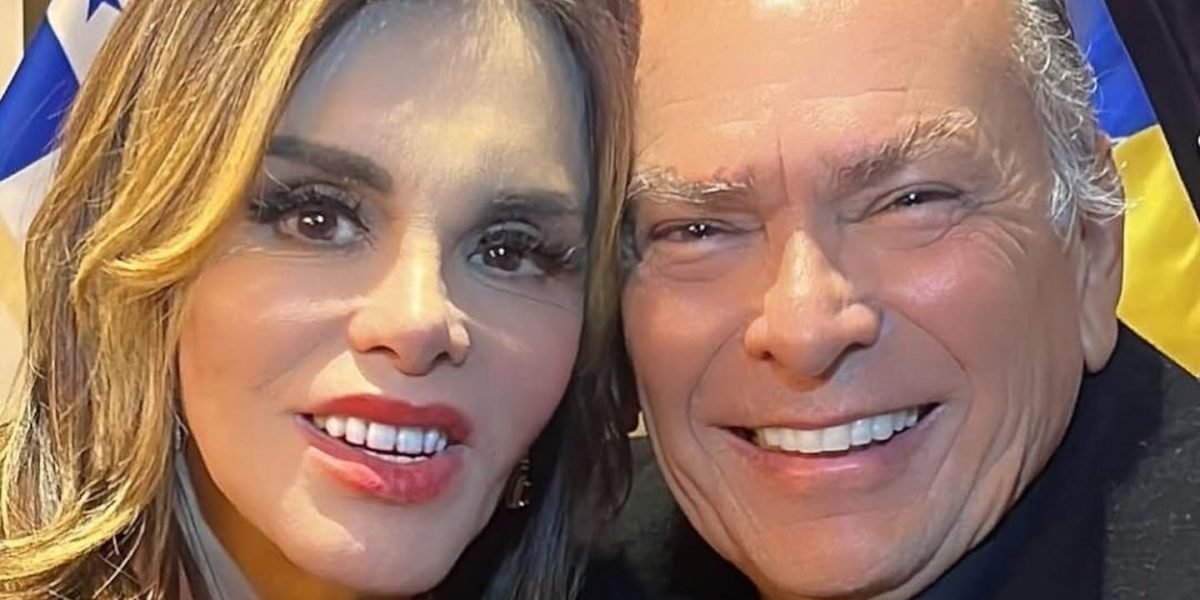 Foto de Lucía Méndez y el papá de Checo Pérez desata rumores de romance